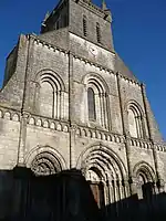Église Saint-Pierre de Pont-l'Abbé-d'Arnoult