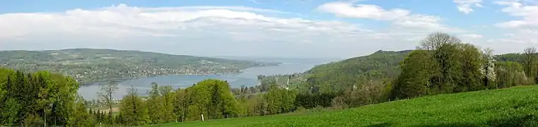 Le lac marque la frontière avec l'Allemagne.