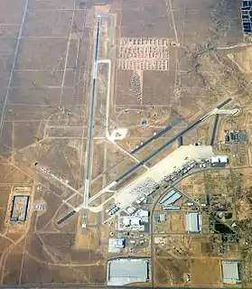 Vue aérienne de l'aéroport en 2009.