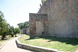 Mur d'enceinte d'« Aritim ».