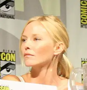 Kelli Giddish interprète Amanda Rollins.