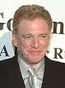 William Atherton interprète Mickey Rayborn.