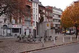 Le monument Tchantchès dans le cœur du quartier d'Outremeuse