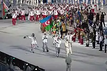 Photographie de l'entrée de la délégation azérie lors de la cérémonie d'ouverture.
