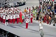 Photographie de l'entrée de la délégation biélorusse lors de la cérémonie d'ouverture.