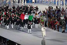 Photographie de l'entrée de la délégation italienne lors de la cérémonie d'ouverture.