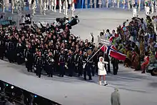 Photographie de l'entrée de la délégation norvégienne lors de la cérémonie d'ouverture.