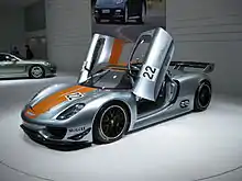 Portières « élytre » sur une Porsche 918 RSR.