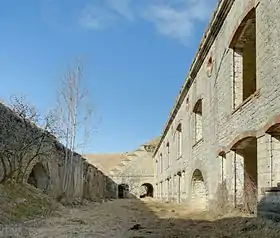 La cour intérieure du réduit du fort.