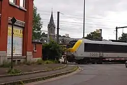 Passage à niveau qui devrait être supprimé avec la construction du nouveau pont.