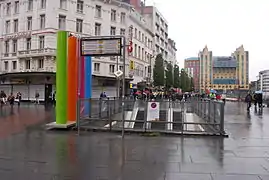 Vue de l'angle entre l'avenue De Keyser et la place Reine Astrid avec la station de prémétro Diamant