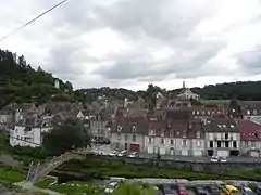 Vue d'Aubusson, avec la passerelle à gauche, en août 2011.