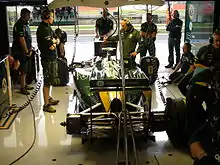 Photo de la Lotus T128 à Silverstone.