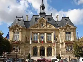 Mairie de Suresnes (Hauts-de-Seine).