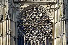 La rose du bras sud de la cathédrale Saint-Étienne de Sens.