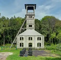 Le chevalement du puits Sainte-Marie.