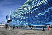 La façade du centre de patinage artistique Iceberg.