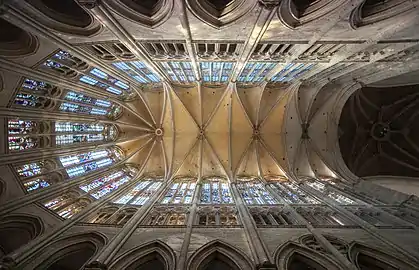Chœur de la cathédrale Saint-Pierre de Beauvais.