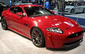 Jaguar XKR-S (de trois-quarts avant)