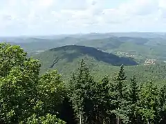 Vue de l'Ebersberg (pays des roches de la Vasgovie) depuis le Rehberg