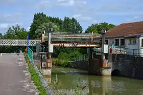 Pont-levant à Luzy-sur-Marne.