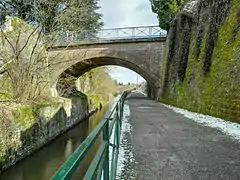Un pont sur le canal à Essert.