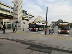 Station et arrêts bus.