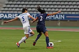 Saki Kumagai à la lutte avec Kenza Dali