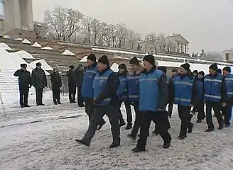 Des cosaques et des droujiniki participent au renforcement de la sécurité.