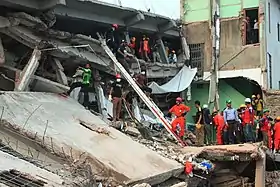 Le bâtiment après l'effondrement.