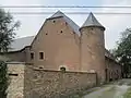 Pignon et tour d'angle de la ferme du château