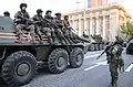 Arsen Pavlov avec ses troupes sur des BTR-70 lors de la répétition du défilé du jour de la victoire de Donetsk 2015