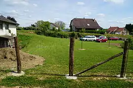 L'emplacement du puits V et de son terril remanié, à l'arrière.