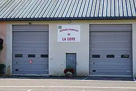 Le hangar des pompiers.