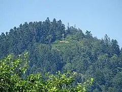 Les rochers du Laurier et la croix du Choléra.