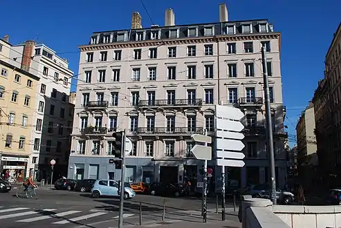 no 1, quai de la Pêcherie,au bout du quai Saint-Vincent à gauche