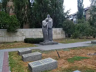 Mères en deuil, statues du cimetière classé