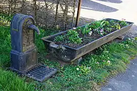 Fontaine et abreuvoir.