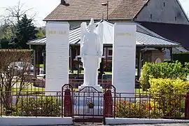 Le monument aux morts.