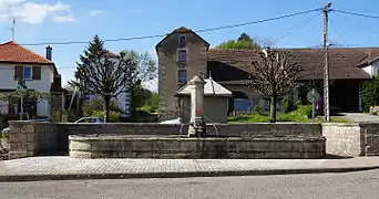 La fontaine du centre.