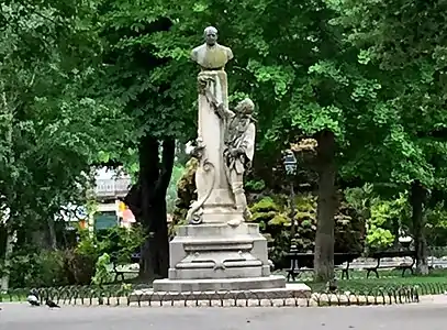 Buste de Jules Émile Planchon sur le square éponyme.
