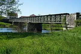 Pont métallique.