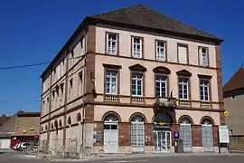 Le bureau de poste.