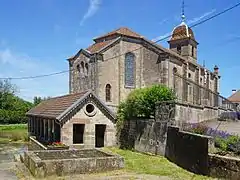 L'église et le lavoir.