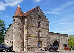 La maison à tourelle.