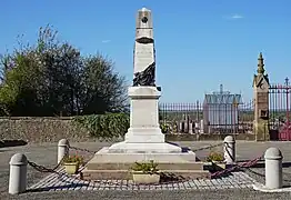 Le monument aux morts.