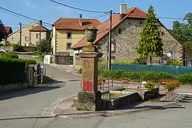 Fontaine au centre du village.