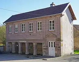 L'ancienne mairie-lavoir.