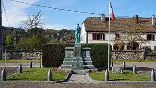 Le monument aux morts.