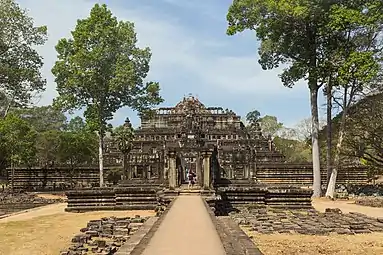 Entrée par les gopura de la face Est